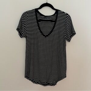 Abercrombie Drapey V-Neck Tee - Striped (Black & White)